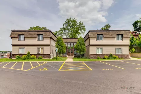 131 E Mill St #204, Wauconda, IL 60084