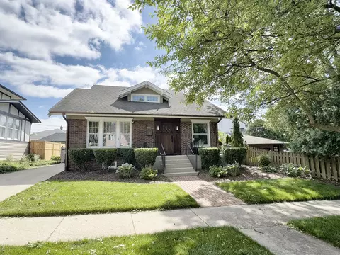 112 N 4th Ave, Saint Charles, IL 60174