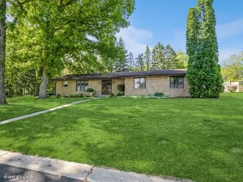 165 Duchess Ln, Hampshire, IL 60140