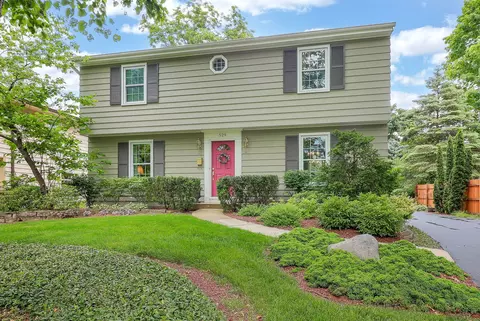 529 S Gables Blvd, Wheaton, IL 60187