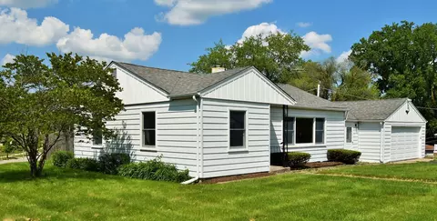 612 E High St, Mundelein, IL 60060