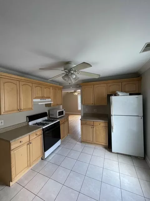 Kitchen - 314 S Hale St, Wheaton, IL 60187 photo 2 of 3