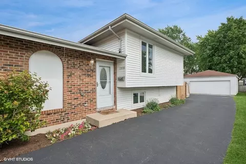 Exterior - 1308 Dawes Ave, Wheaton, IL 60189 photo 3 of 7