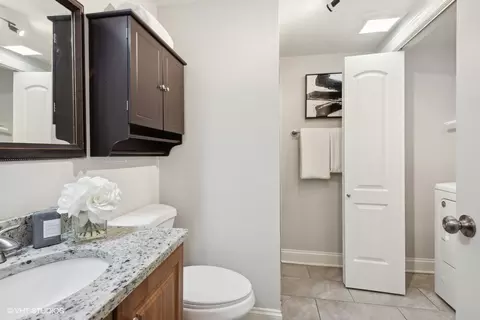 Bath - 1308 Dawes Ave, Wheaton, IL 60189 photo 3 of 4