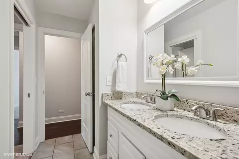 Bath - 1308 Dawes Ave, Wheaton, IL 60189 photo 4 of 4