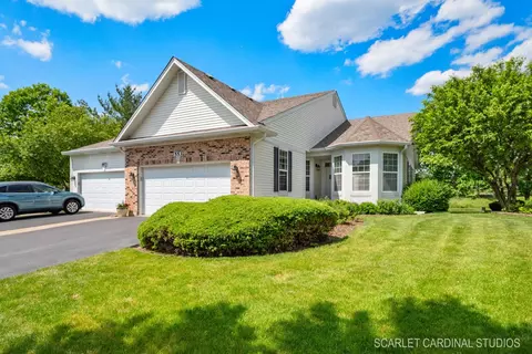 553 Woodhill Dr, Carol Stream, IL 60188