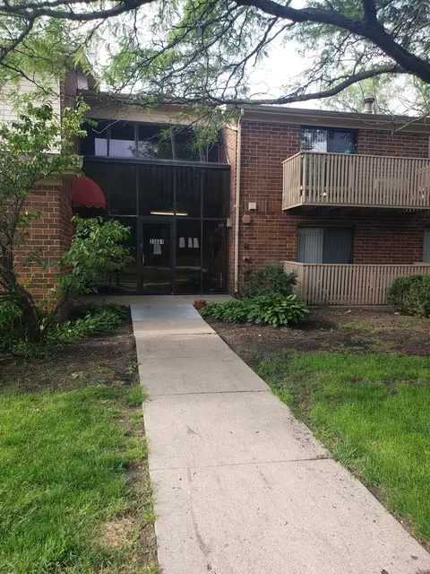33661 N Royal Oak Ln #103, Grayslake, IL 60030