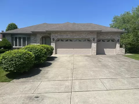 8894 Vail Ln, Woodridge, IL 60517