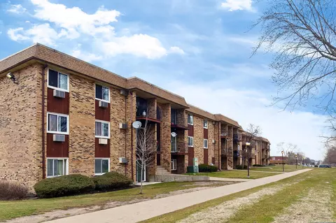 1045 Higgins Quarters Dr #202, Hoffman Estates, IL 60169