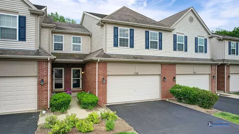 750 Oak Hollow Rd, Crystal Lake, IL 60014
