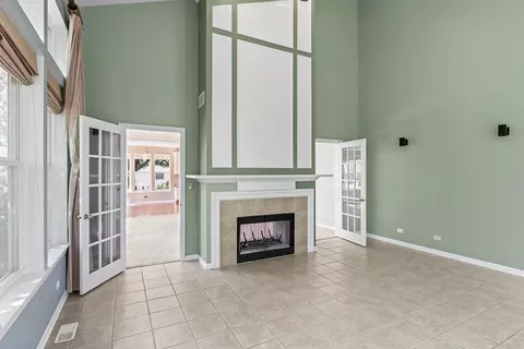 Living - 460 Brookside Ave, Algonquin, IL 60102 photo 9 of 10