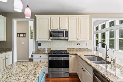 Kitchen - 460 Brookside Ave, Algonquin, IL 60102 photo 3 of 4