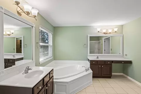 Bath - 460 Brookside Ave, Algonquin, IL 60102 photo 4 of 5
