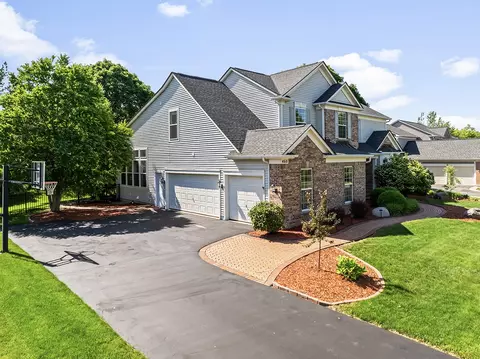 Exterior - 460 Brookside Ave, Algonquin, IL 60102 photo 4 of 5