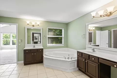 Bath - 460 Brookside Ave, Algonquin, IL 60102 photo 2 of 5