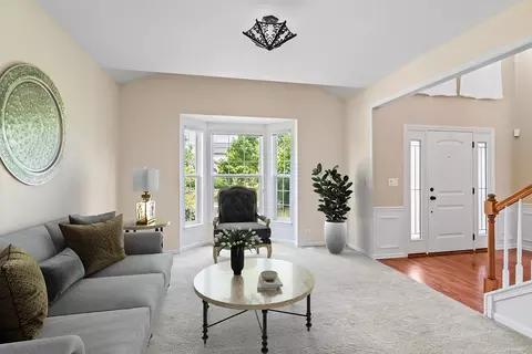 Living - 460 Brookside Ave, Algonquin, IL 60102 photo 3 of 10