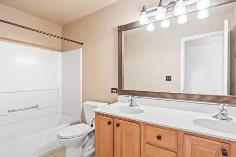 Bath - 460 Brookside Ave, Algonquin, IL 60102 photo 5 of 5