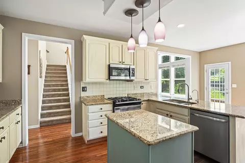 Kitchen - 460 Brookside Ave, Algonquin, IL 60102 photo 2 of 4