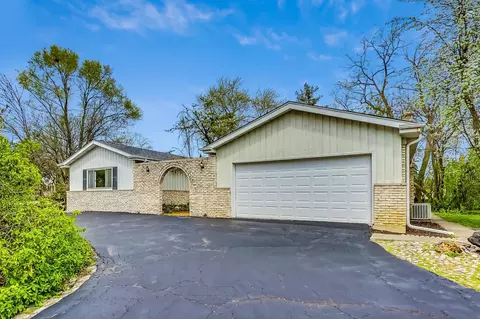 2744 Koepke Rd, Northbrook, IL 60062