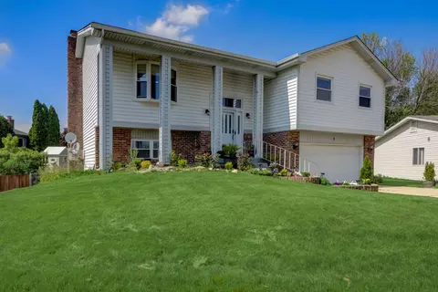 5 Lorraine Ave, Woodridge, IL 60517