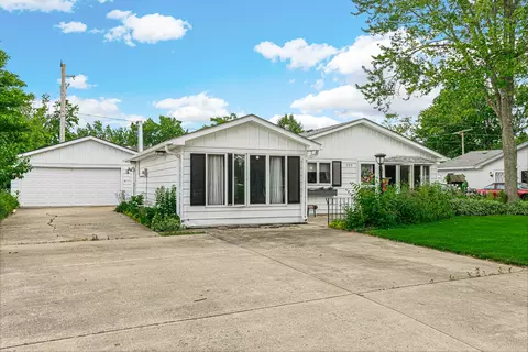 537 W Arlington Ln, Crete, IL 60417