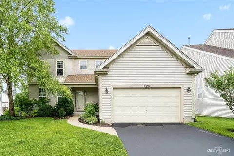 2300 Middlebury Dr, Aurora, IL 60503