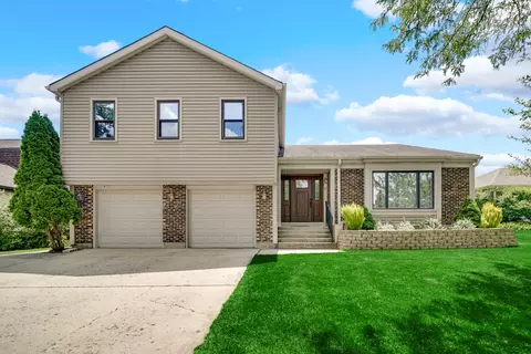 101 E Fox Hill Dr, Buffalo Grove, IL 60089