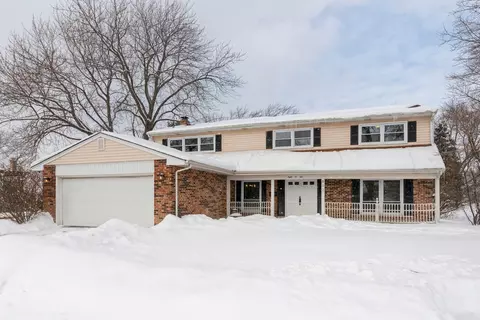802 W Victoria Ln, Arlington Heights, IL 60005