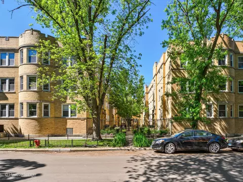 1332 W Estes Ave #3N, Chicago, IL 60626