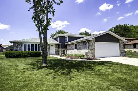 19814 Scarth Ln, Mokena, IL 60448