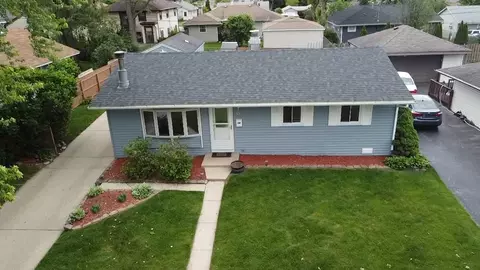 1021 Chippewa Cir, Carpentersville, IL 60110