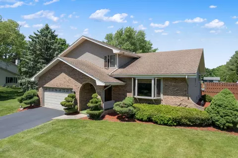 36 W418 Barton Dr, Saint Charles, IL 60175