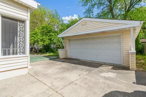 833 North Ave, Des Plaines, IL 60016 photo 17
