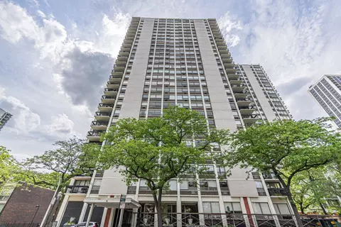 1455 N Sandburg Ter #806, Chicago, IL 60610
