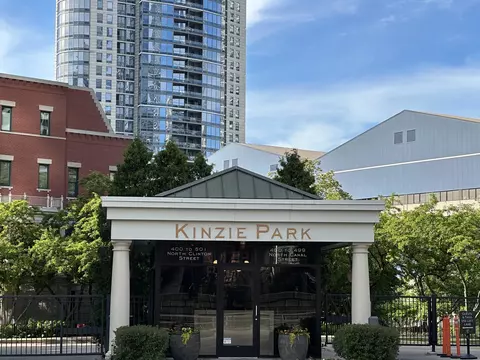 421 N Clinton St, Chicago, IL 60654