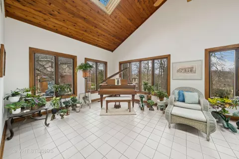 Exterior - 9011 Enclave Dr, Burr Ridge, IL 60527 photo 2 of 4