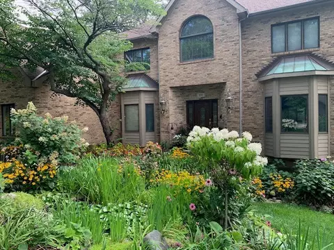 9011 Enclave Dr, Burr Ridge, IL 60527