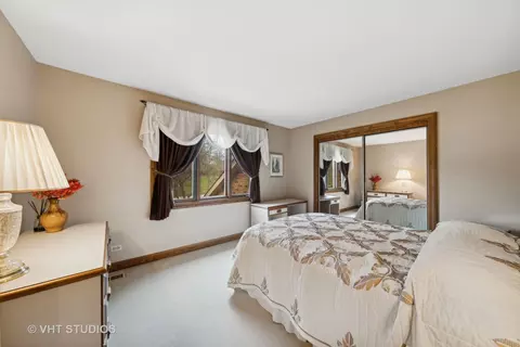 Bedroom - 9011 Enclave Dr, Burr Ridge, IL 60527 photo 3 of 5