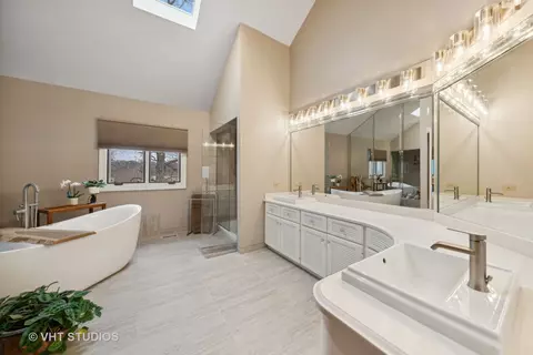 Bath - 9011 Enclave Dr, Burr Ridge, IL 60527 photo 2 of 7