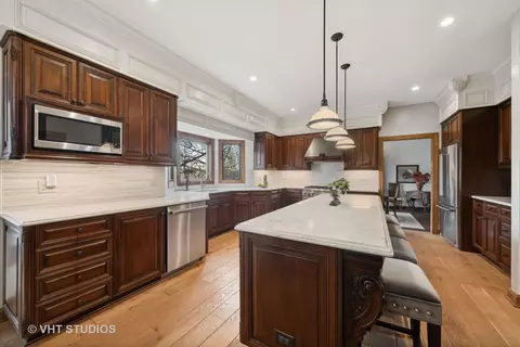 Kitchen - 9011 Enclave Dr, Burr Ridge, IL 60527 photo 2 of 5