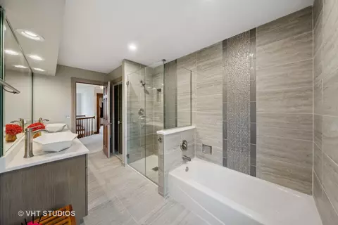 Bath - 9011 Enclave Dr, Burr Ridge, IL 60527 photo 5 of 7