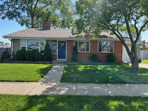 10041 S Kilbourn Ave, Oak Lawn, IL 60453