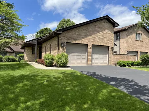 1702 Pebble Beach Dr, Hoffman Estates, IL 60169