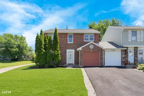1382 Potomac Ct, Carol Stream, IL 60188