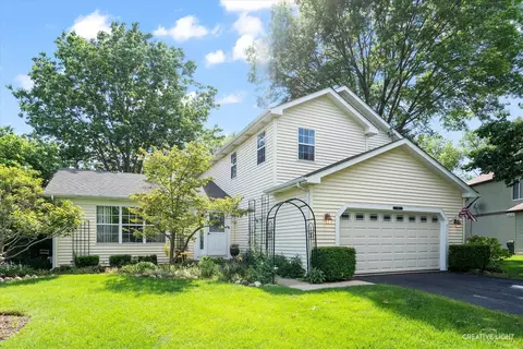 950 Prairie Dr, Algonquin, IL 60102