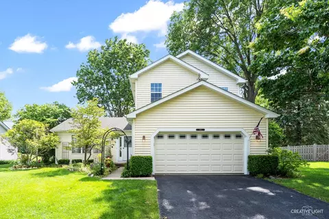 Exterior - 950 Prairie Dr, Algonquin, IL 60102 photo 2 of 4