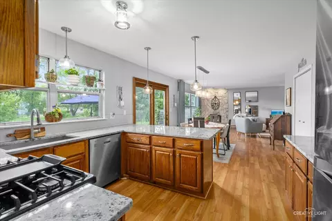 Kitchen - 950 Prairie Dr, Algonquin, IL 60102 photo 1 of 4