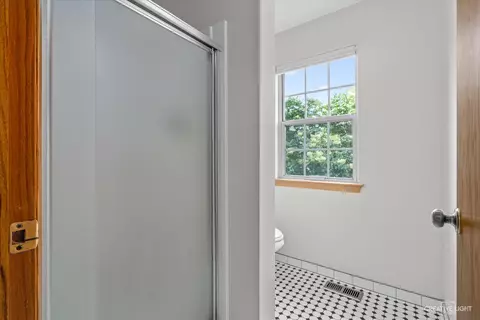 Bath - 950 Prairie Dr, Algonquin, IL 60102 photo 3 of 4
