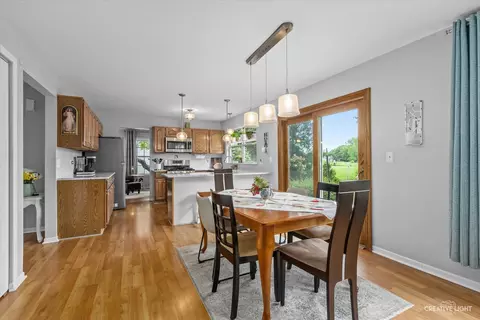 Dining - 950 Prairie Dr, Algonquin, IL 60102 photo 2 of 2