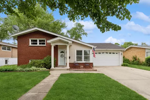 320 N Stratford Rd, Arlington Heights, IL 60004